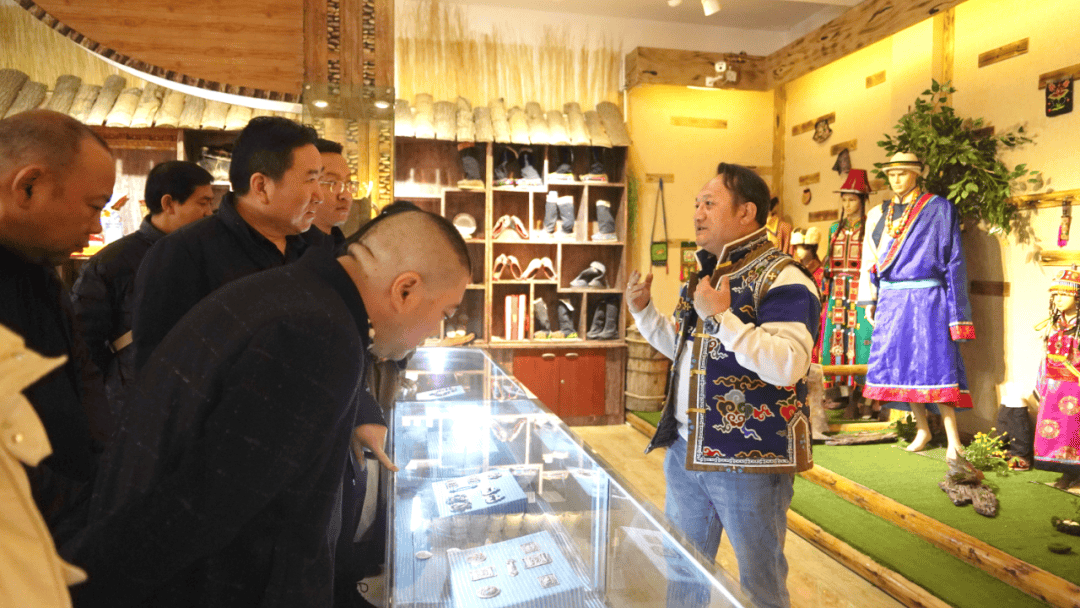 白彦荣：扎根草原勤履职 情系陇原献良策